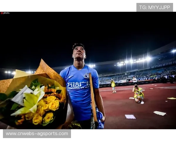 尼斯后卫迎百场里程碑,俱乐部为其荣誉表彰 尼斯后卫迎百场里程碑,俱乐部为其荣誉表彰