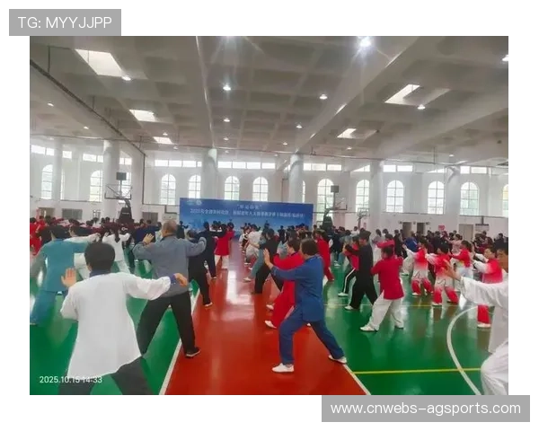 老年太极拳班开进游泳馆,奥体中心多功能化 老年太极拳班开进游泳馆,奥体中心多功能化